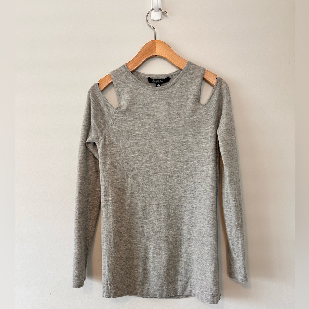 Cold shoulder cashmere sweater